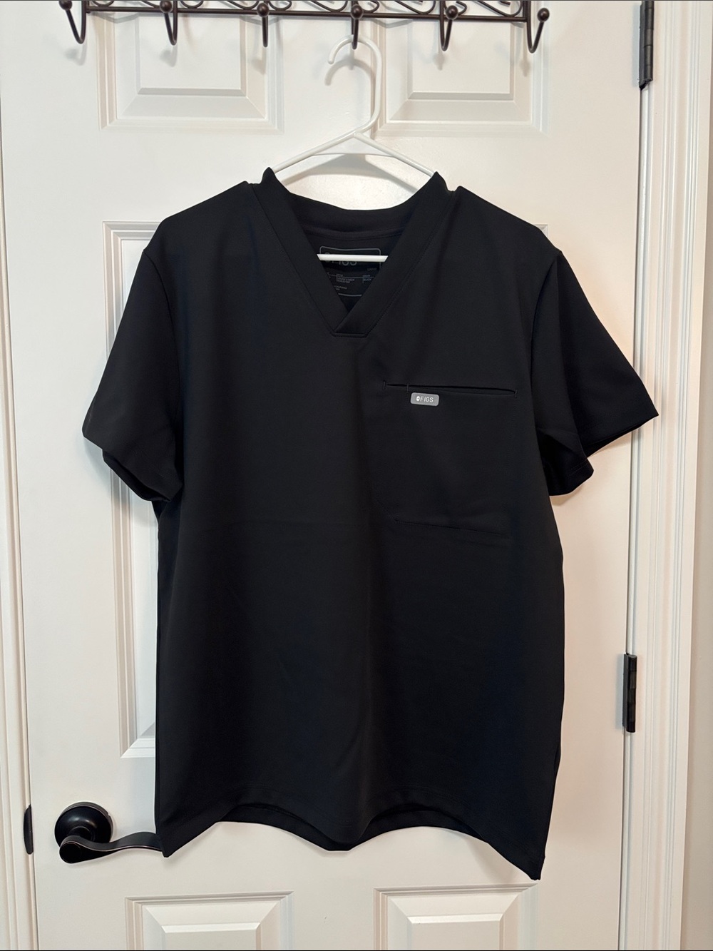 Figs Men's Black V-Neck Short Sleeve Medical Scrub Tee